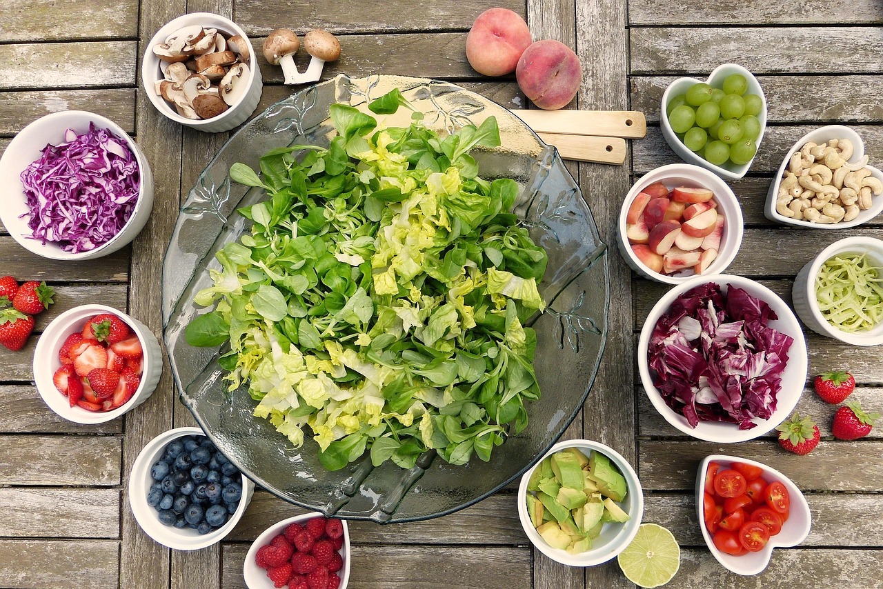 Moderne vegan leren eettafel in eetkamer.