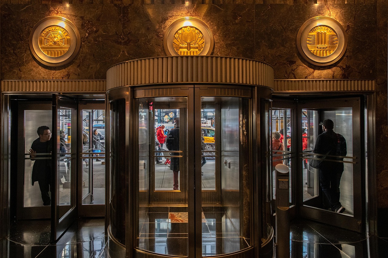 Glamoureuze art deco gordijnen met vintage flair.