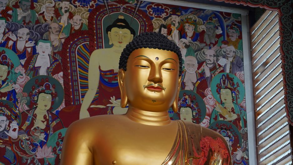 Gezellige meditatieve hoek met Boeddha-inspiratie