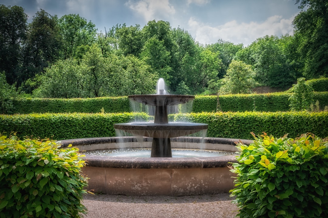 Waterornamenten als meditatief middelpunt in de tuin