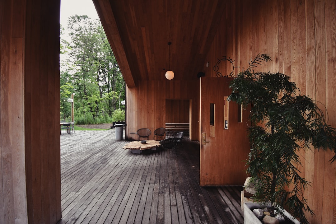 De impact van geometrische lijnen in tuinmeubeldesigns