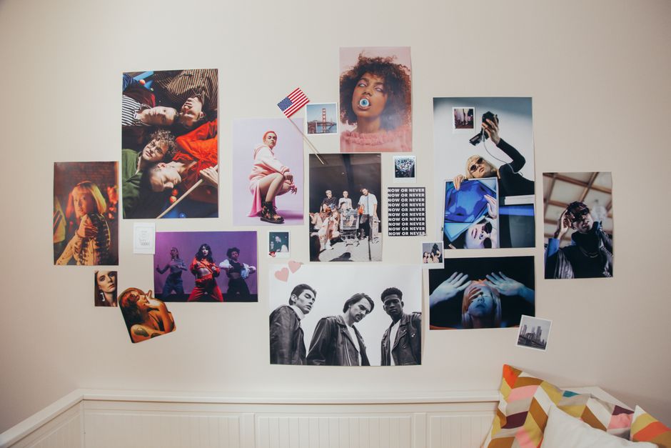 Moderne posterwand met zwart-witte afdrukken. Moderne posterwand met zwart-witte afdrukken.