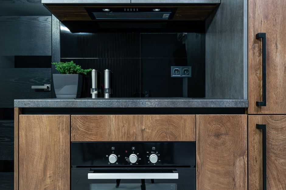 Huis met eco-oven en zonnepanelen.